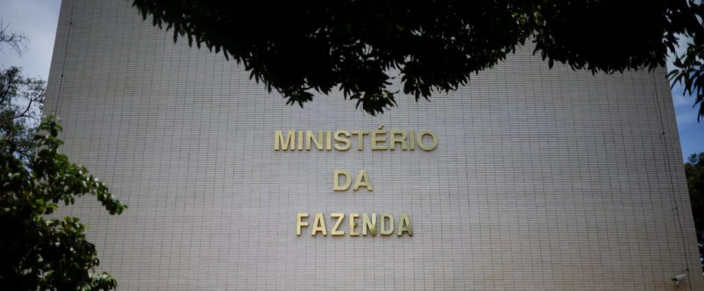 Desigualdade tributária escancarada: quem ganha R$ 4 mil paga o mesmo imposto de quem ganha R$ 4 milhões
